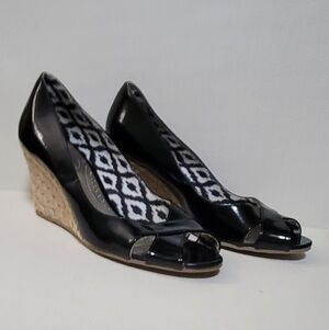 Dex flex blk Patent Leather Peep Toe wedge 3" Heels Sz 8